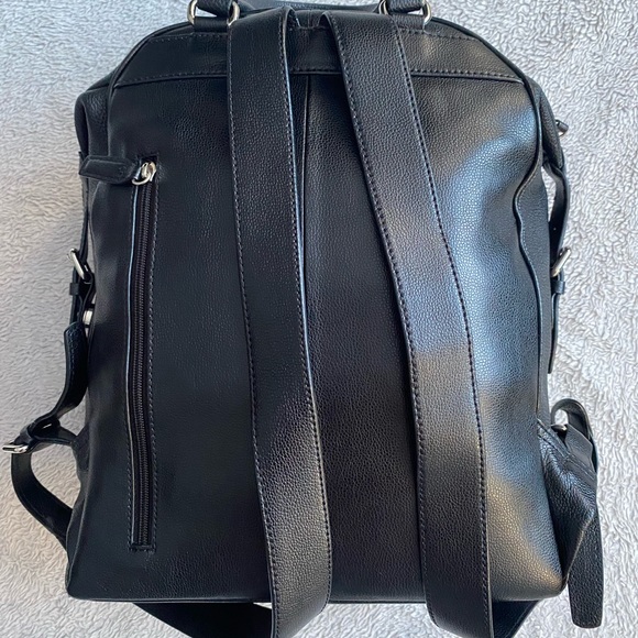 🌸SOLD🌸ANNE KLEIN LEATHER BLACK BACKPACK - Picture 2 of 16